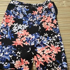 Talbots floral skirt with a front and back kick opening. Size 6
